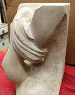 Zandstenen buste van de achterkant van een vrouw., Ophalen of Verzenden