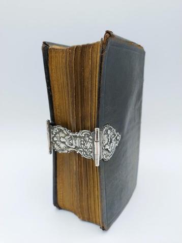 Bijbel met zilveren slot R. van der Wolde, Meppel, 1810 beschikbaar voor biedingen