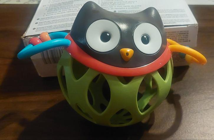 Skip Hop Rammelaar Roll Around Rattle Uil, Kinderen en Baby's, Speelgoed | Babyspeelgoed, Zo goed als nieuw, Rammelaar, Met geluid