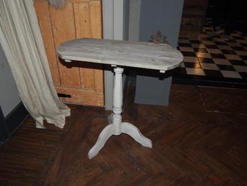Grijze  Landelijke Bijzettafel beschikbaar voor biedingen