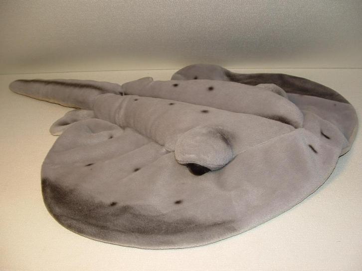 MOOIE ROG VIS VELOURS BLAUWGRIJS MET ZWARTE STREEP OVE, Kinderen en Baby's, Speelgoed | Knuffels en Pluche, Nieuw, Overige typen