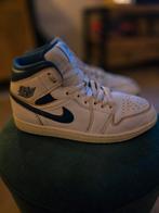 Air Jordan 1 Mid - Blauw/Wit, Blauw, Air Jordan, Ophalen of Verzenden, Sneakers of Gympen