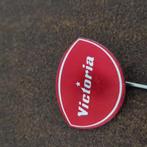 Speldje Victoria, Verzamelen, Speldjes, Pins en Buttons, Ophalen of Verzenden, Zo goed als nieuw