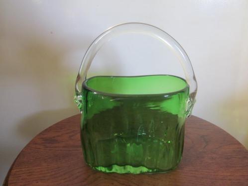 Groen glazen hand tas vaas helder glazen hengsel Murano, Antiek en Kunst, Antiek | Vazen, Ophalen of Verzenden