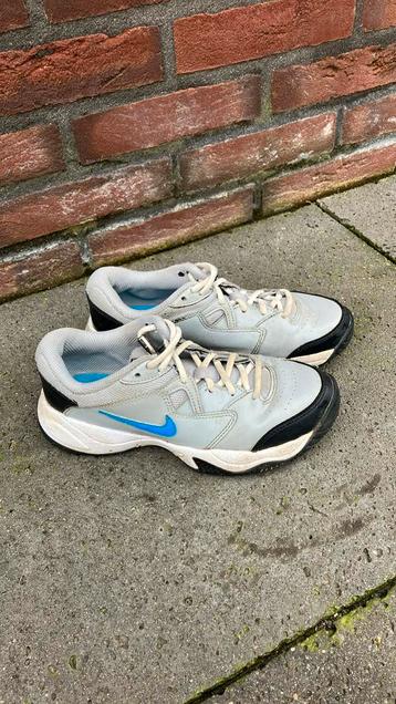 Nike tennisschoenen maat 34