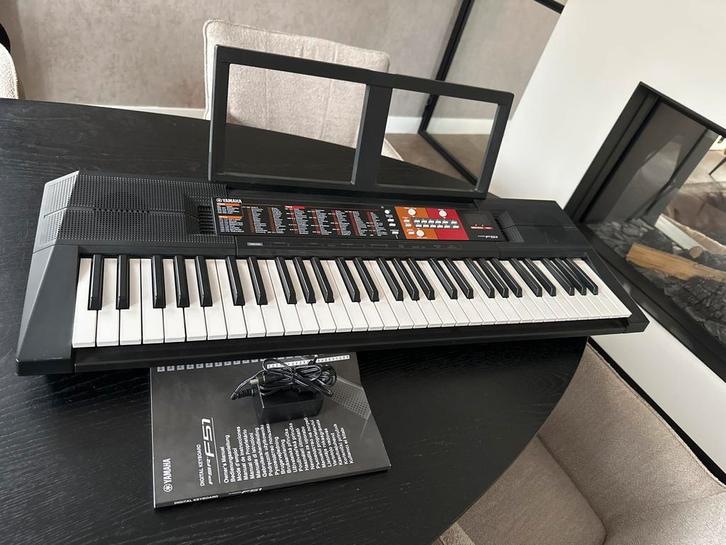 Yamaha PSR F51 Keyboard, Muziek en Instrumenten, Keyboards, Zo goed als nieuw, 61 toetsen, Yamaha, Aanslaggevoelig, Ophalen