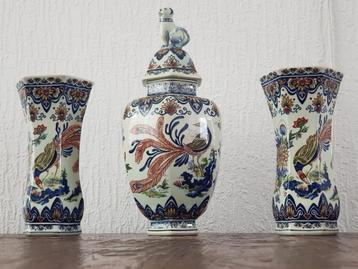 Set van 3 Vieux Rhodes Boch vazen - pauw en bloemenmotief beschikbaar voor biedingen