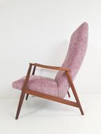Vintage fauteuil | roze stoel met teak houten frame, Huis en Inrichting, Fauteuils, Ophalen of Verzenden, Zo goed als nieuw