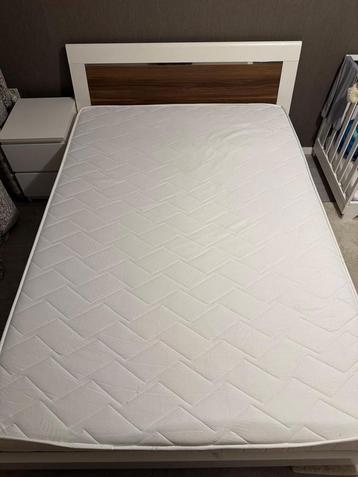 Tweepersoonsbed en matras!