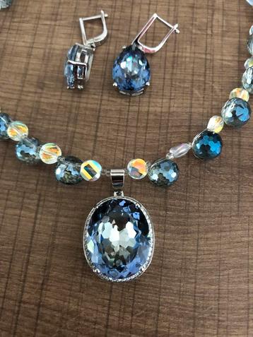 Lavendel blauw kristal ketting beschikbaar voor biedingen