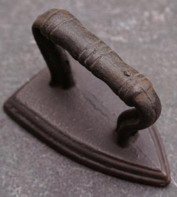 Nederlands revers- of boordenstrijkijzertje beschikbaar voor biedingen