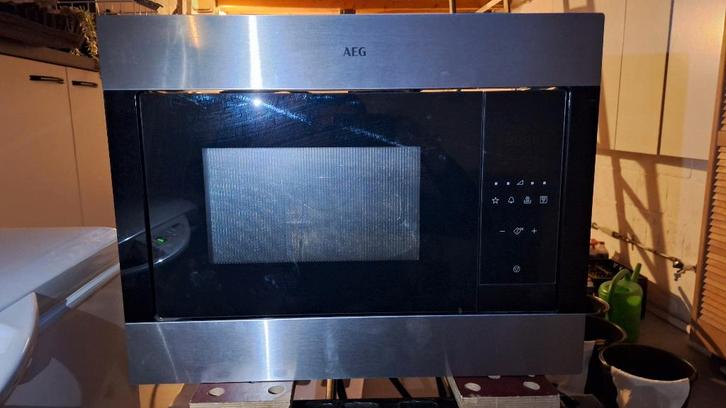 AEG MSB2548C-M - Inbouw combimagnetron - 900W, Witgoed en Apparatuur, Ovens, Gebruikt, Inbouw, Oven met grill, 45 tot 60 cm, 45 tot 60 cm