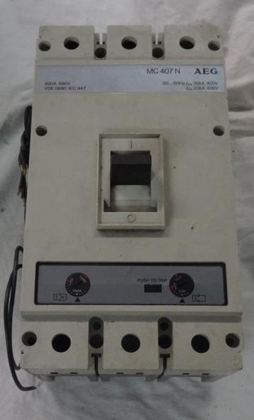 INSTELBARE INSTALLATIEAUTOMAAT 400A AEG MC 407 BREAKER BOX beschikbaar voor biedingen