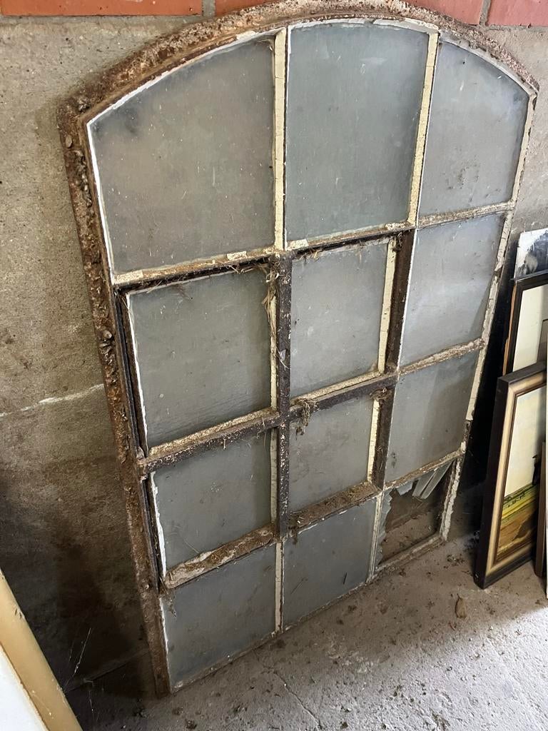 Oud raam met glas, Ophalen