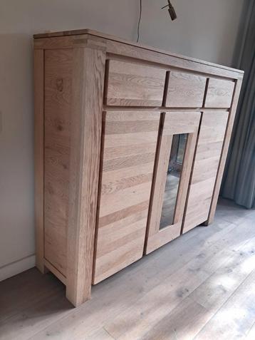 Dressoir kast 160cmlengte 45breedte 140hoogte ik denk eiken beschikbaar voor biedingen