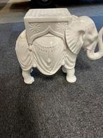 Olifant in witte porselein, Antiek en Kunst, Antiek | Porselein, Ophalen of Verzenden