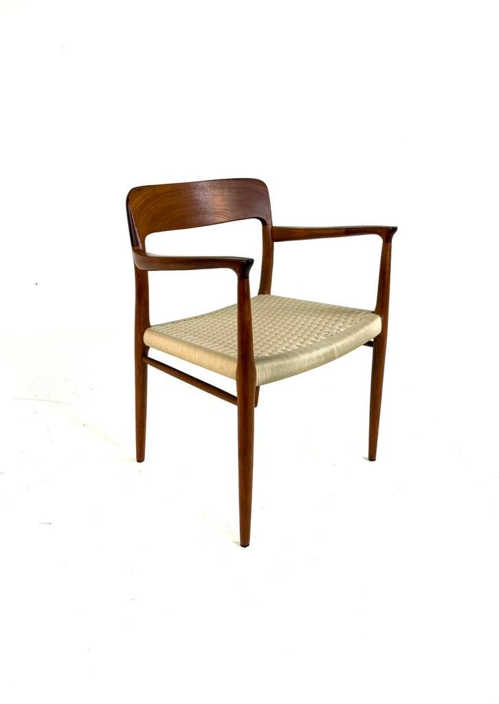 Vintage eetkamerstoel model 56, Niels Otto Møller ‘60, Huis en Inrichting, Stoelen, Zo goed als nieuw, Eén, Hout, Stof, Bruin