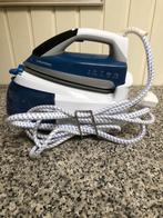 GRUNDIG stoomstrijkijzer met station, Ophalen of Verzenden, Zo goed als nieuw, Kledingstomer