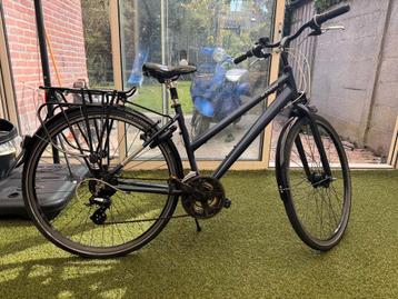B’TWIN stadsfiets 28 inch – met versnellingen, bagagedrager  beschikbaar voor biedingen