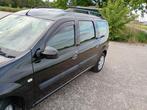 Dacia Logan Laureate MCV 7P1.6 16V  104PK eind 2010 Zwart, Auto's, Dacia, Stof, 4 cilinders, 1261 kg, 7 stoelen