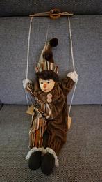 Clown op schommel., Ophalen of Verzenden