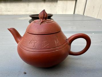 Antiek Chinees 19 eeuws miniatuur yixing theepotje beschikbaar voor biedingen