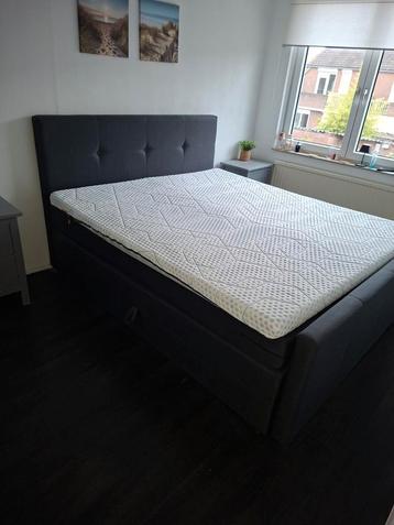 Donkergrijze Boxspring 180x210 met Opbergruimte beschikbaar voor biedingen