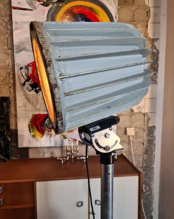 Zeer bijzondere staande lamp! (Incl. dimmer) beschikbaar voor biedingen