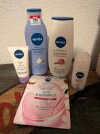 Nivea Verzorgingsset - Bodylotion, Douchegel, Dagcrème & Mee, Ophalen of Verzenden, Nieuw, Bodylotion, Crème of Olie