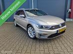 VW Passat Variant 1.4 TSI GTE /Pano-dak/Trekhaak/Alcantara, Auto's, Euro 6, Met garantie (alle), 46 €/maand, Hybride Elektrisch/Benzine