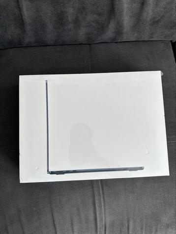 Nieuw gesealde MacBook Air 2022 13,6 - 8 GB - 256 GB SSD beschikbaar voor biedingen