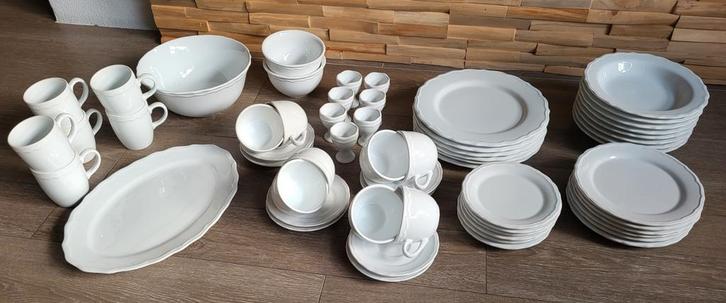 Serviesset 6 personen + extra onderdelen, Huis en Inrichting, Keuken | Servies, Zo goed als nieuw, Compleet servies, Effen, Keramiek