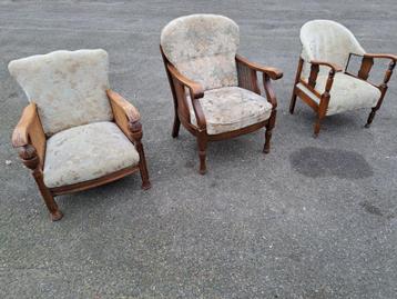 3 antieke stoelen beschikbaar voor biedingen
