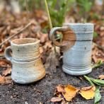 Bodemvondst steengoed drinkbekers Raeren 16e eeuws - 2 stuks, Antiek en Kunst, Antiek | Keramiek en Aardewerk, Ophalen of Verzenden