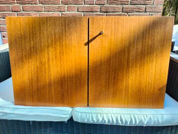 Zeer mooie vintage wandkast inc ophangsysteem en 4 planken  beschikbaar voor biedingen