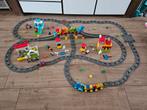 Duplo rails met trein en nog veel meer., Kinderen en Baby's, Speelgoed | Duplo en Lego, Duplo, Ophalen of Verzenden, Zo goed als nieuw