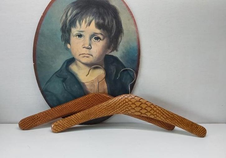 2 retro skai kleerhangers, Verzamelen, Retro, Huis en Inrichting, Ophalen of Verzenden