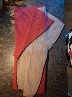 Mooie sjaal  rood en taupe of grijs - 65x220 cm, Kleding | Dames, Hoeden en Petten, Ophalen, Hoed, One size fits all, Zo goed als nieuw