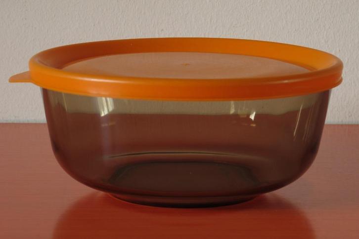 Retro vintage jaren 70 Arcoroc rookglas schaaltje met deksel, Huis en Inrichting, Keuken | Servies, Zo goed als nieuw, Schaal of Schalen