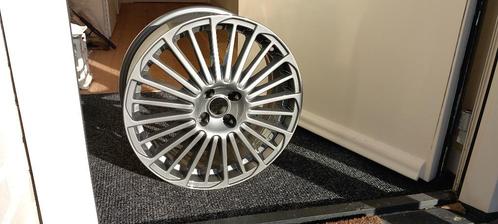 Originele Alfa Romeo Mito velgen 17 inch + nieuwe naafdoppen, Auto-onderdelen, Banden en Velgen, Velg(en), Zomerbanden, 17 inch