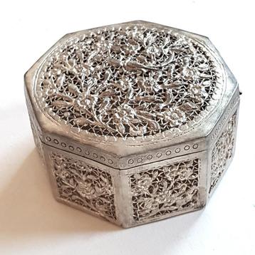 Vintage Chinese (potpourri) doos beschikbaar voor biedingen