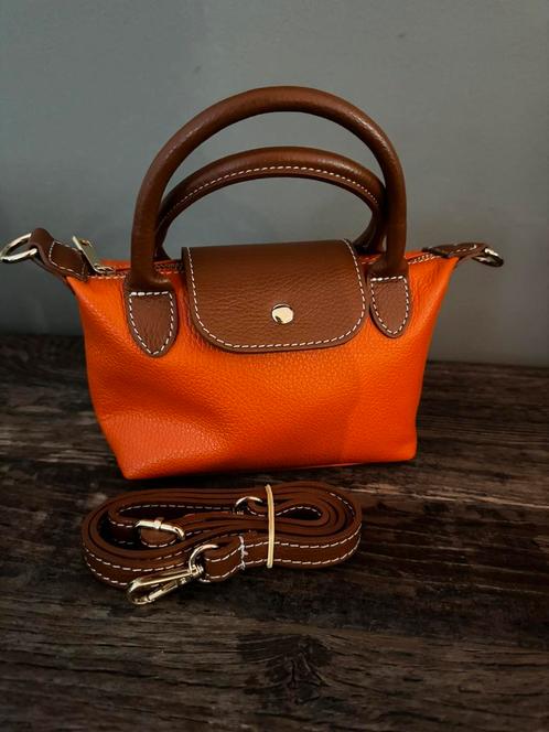 Leren tasje in oranje, Sieraden, Tassen en Uiterlijk, Tassen | Damestassen, Zo goed als nieuw, Schoudertasje, Beige, Ophalen of Verzenden