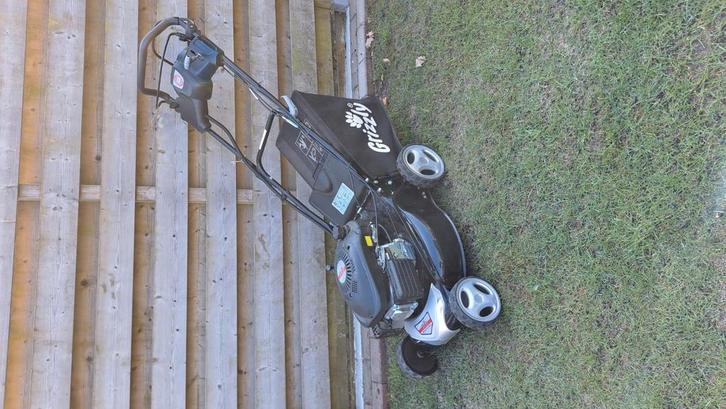 Nette benzinemotor grasmaaier - 46 cm maaibreedte!, Tuin en Terras, Grasmaaiers, Zo goed als nieuw, Ophalen