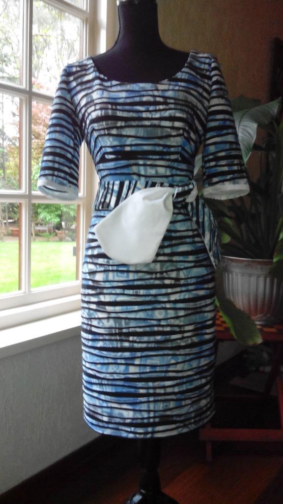 Mooie jurk in zachte stretch stof met voering mt 38 - 40, Kleding | Dames, Jurken, Zo goed als nieuw, Maat 38/40 (M), Blauw, Knielengte