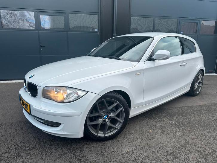 BMW 1-Serie 116I 2010, Auto's, BMW, Particulier, 1-Serie, Benzine, B, Hatchback, Handgeschakeld, Geïmporteerd, Wit, Achterwielaandrijving