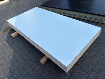 Nieuwe Meubelplaten 18mm wit gelamineerd 125x250 beschikbaar voor biedingen