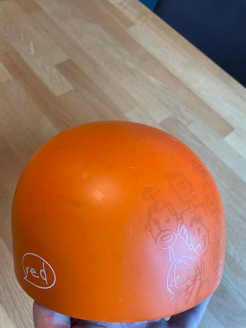 Skihelm - Oranje met tekeningen beschikbaar voor biedingen
