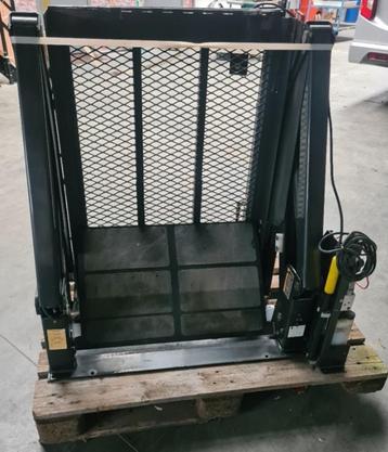 Rolstoel-lift, Plateaulift rolstoel - Platformlift  beschikbaar voor biedingen