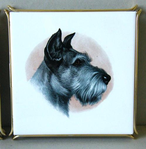 Onderzetter van keramiek met hond, Antiek en Kunst, Curiosa en Brocante, Verzenden