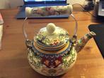 Emaille gebloemde theepot met porseleinen handvat, Antiek en Kunst, Antiek | Emaille, Ophalen of Verzenden